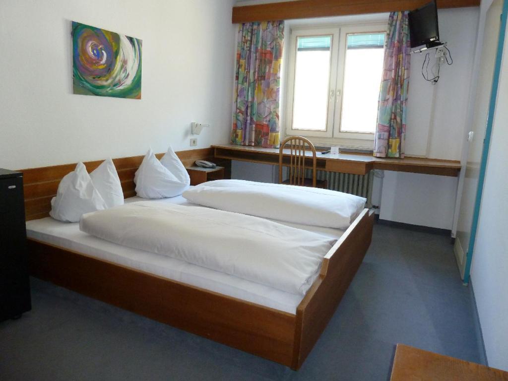 Hotel-Restaurant-Pizzeria Goldrainerhof Kamer foto